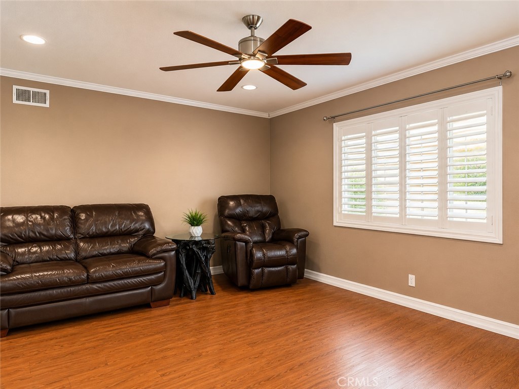811 E Saint James Avenue Property Photo 5