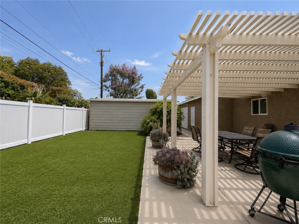 811 E Saint James Avenue Property Photo 13