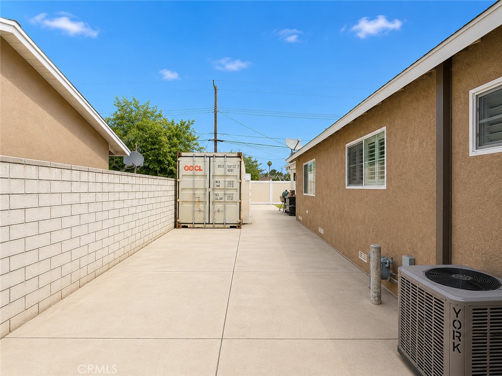 811 E Saint James Avenue Property Photo 17