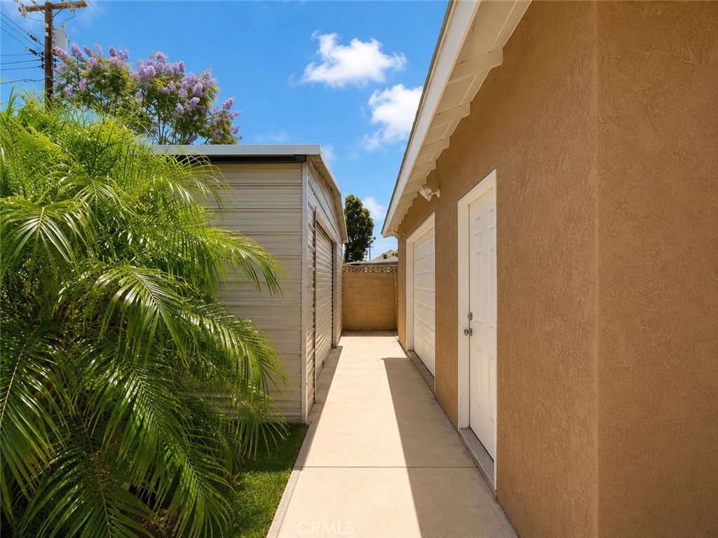 811 E Saint James Avenue Property Photo 18