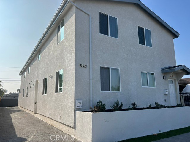 330 1/2 E 99th Property Photo 1