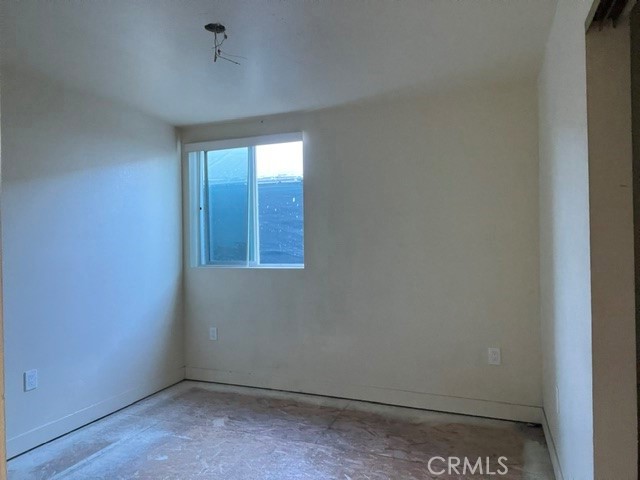 330 1/2 E 99th Property Photo 7