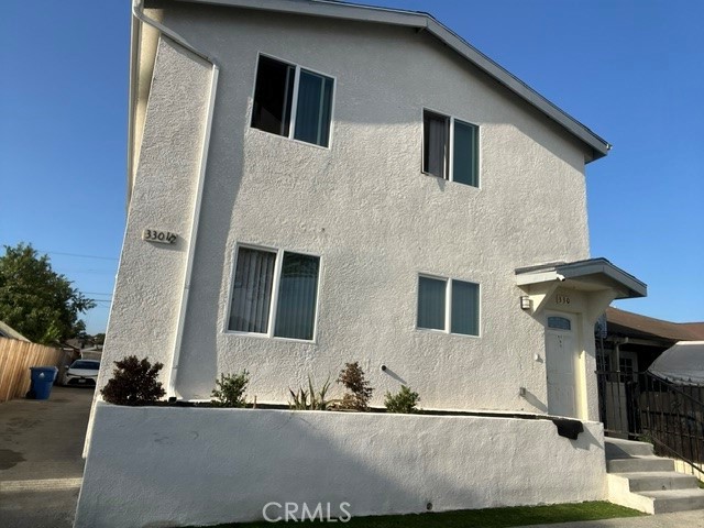 330 1/2 E 99th Property Photo 8