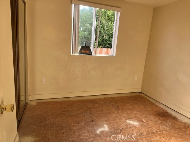330 1/2 E 99th Property Photo 10