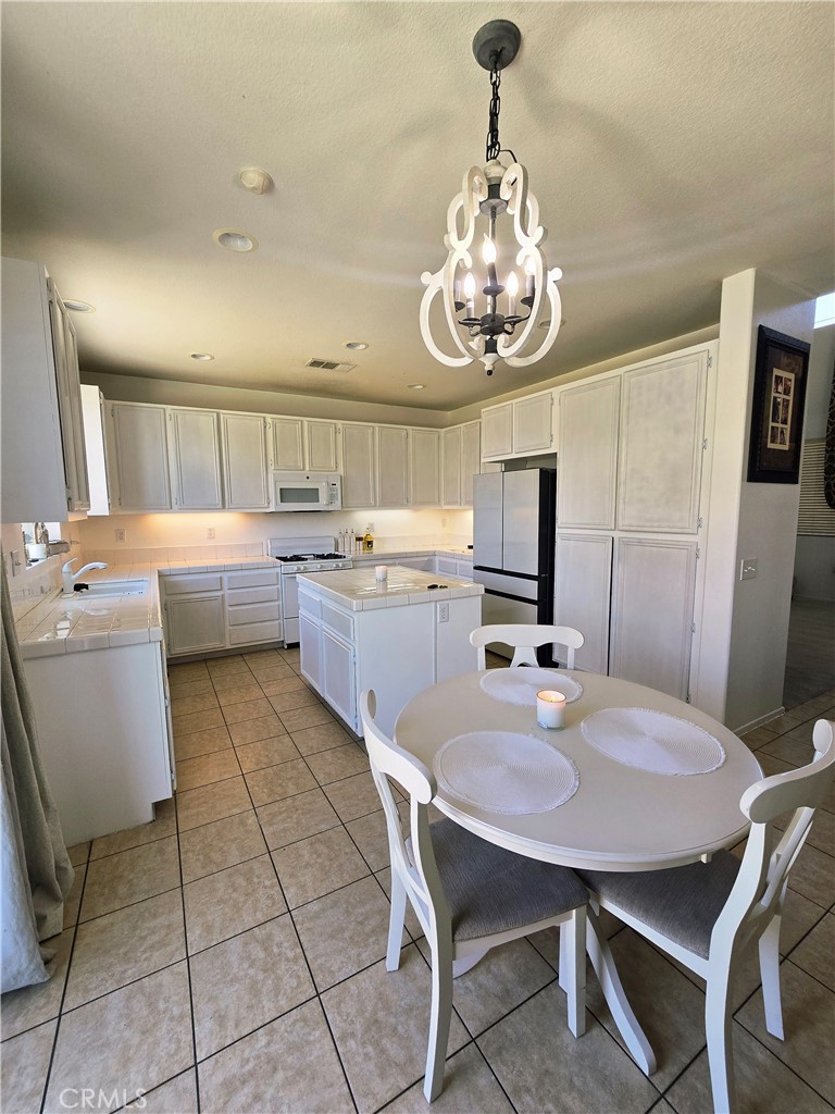 13736 Lark Court Property Photo 5