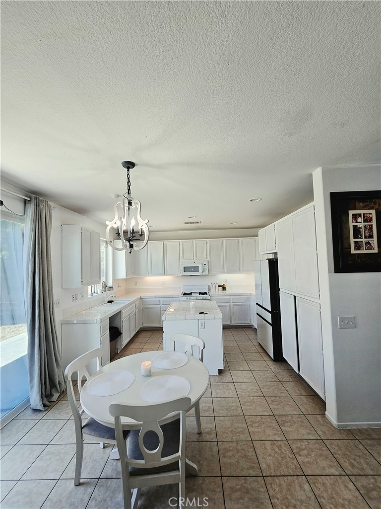 13736 Lark Court Property Photo 7