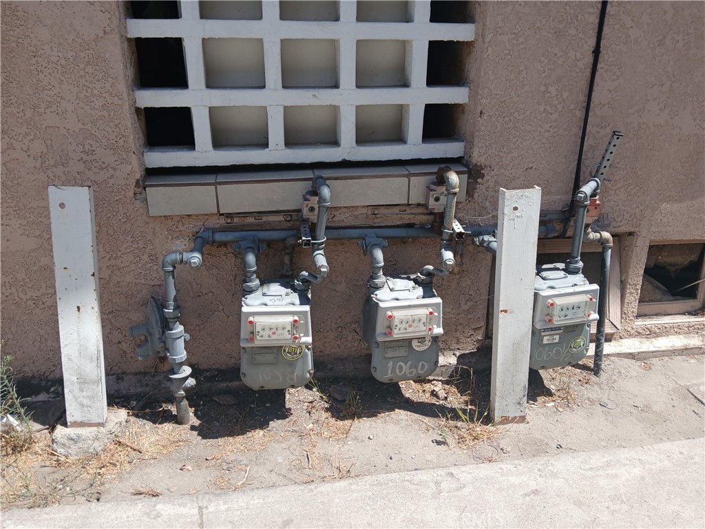 1060 W 51st Property Photo 6