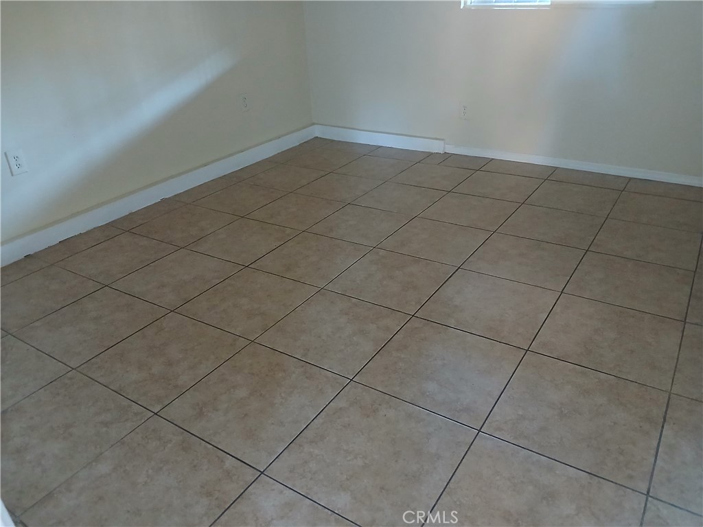 1060 W 51st Property Photo 9