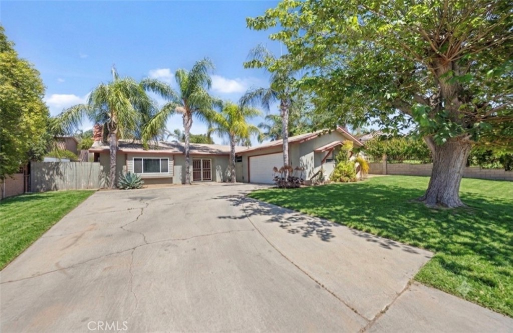 10937 Desert Sand Avenue Property Photo 1