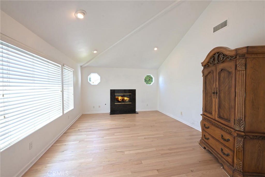 9457 Gotham Property Photo 8