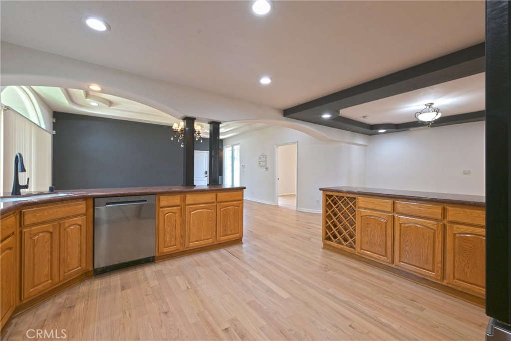 9457 Gotham Property Photo 15