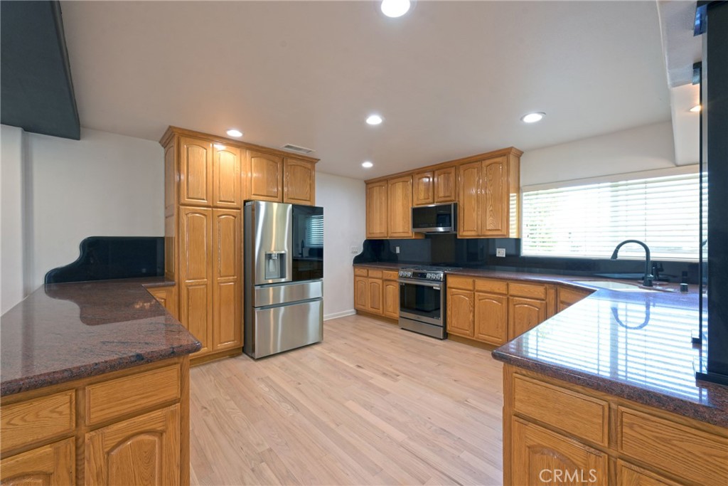 9457 Gotham Property Photo 18