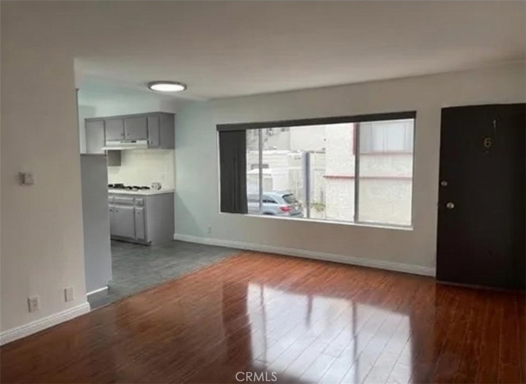 951 N Gardner 6 Property Photo 4