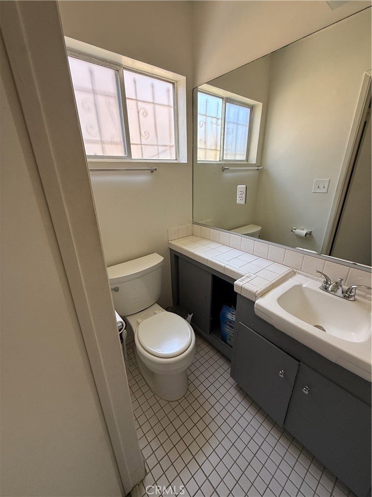 951 N Gardner 6 Property Photo 11