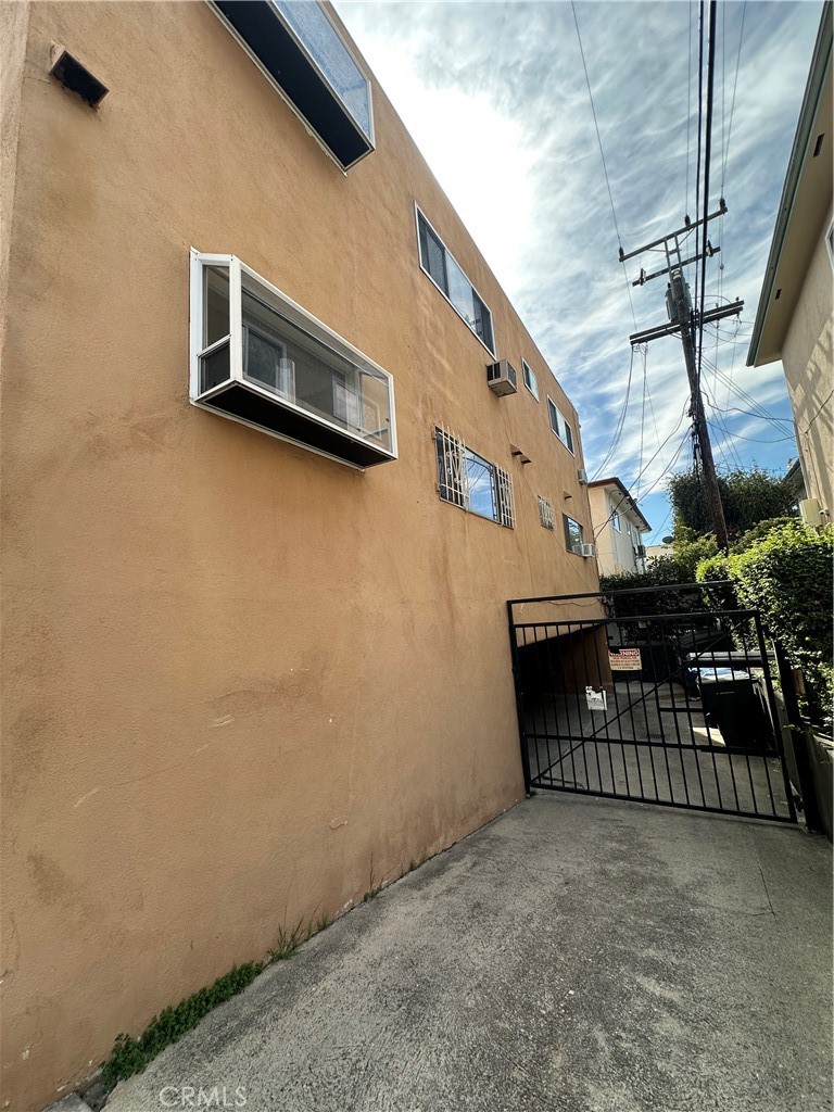 951 N Gardner 6 Property Photo 18