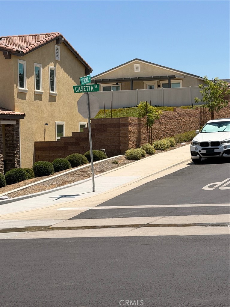14045 Casetta Dr Property Photo 4
