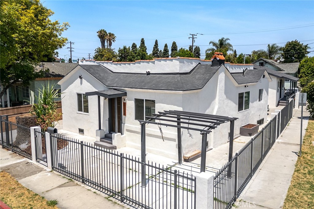 13409 S Largo Avenue Property Photo 1