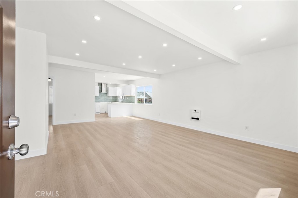13409 S Largo Avenue Property Photo 4