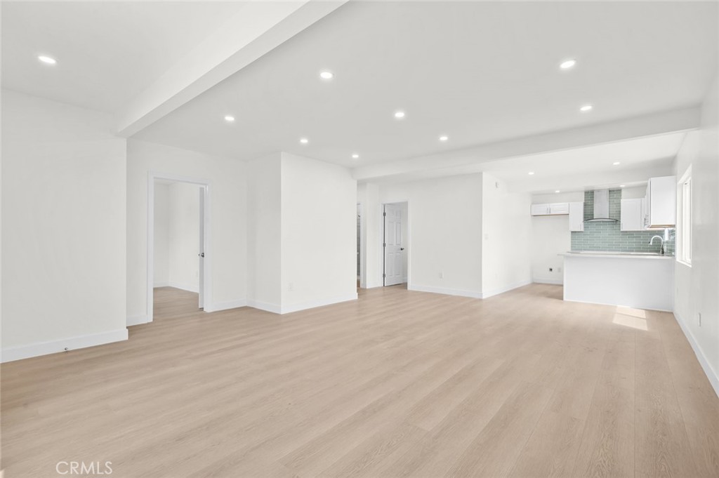 13409 S Largo Avenue Property Photo 5