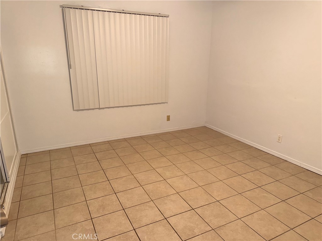 843 W Walnut B Property Photo 8