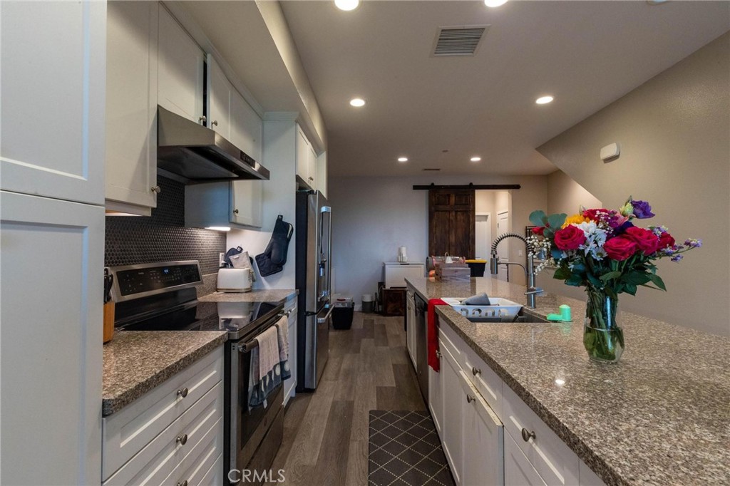 9478 Dahlia Property Photo 3