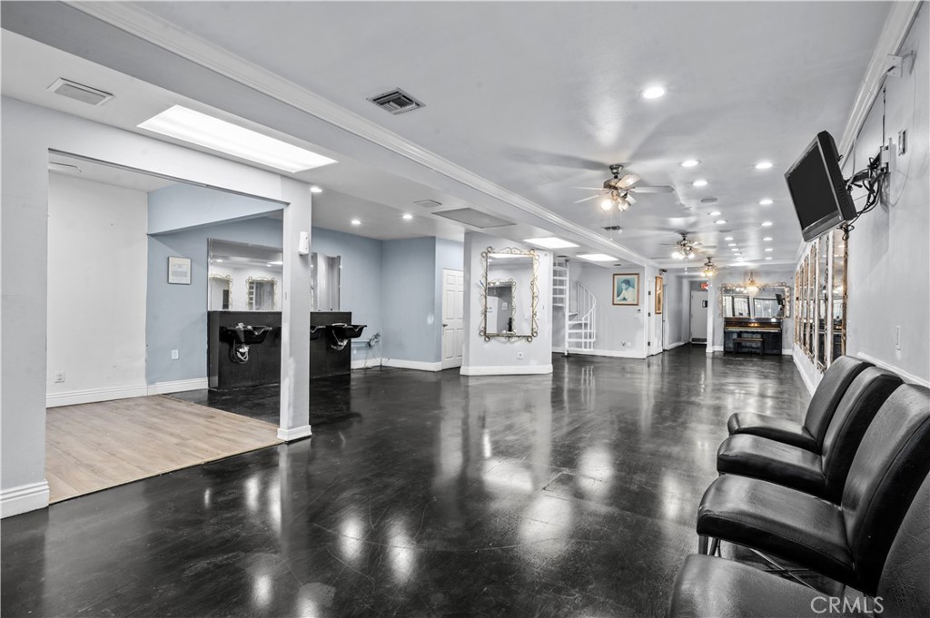 2517 W Beverly Boulevard Property Photo 3