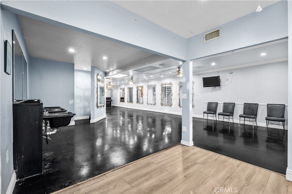 2517 W Beverly Boulevard Property Photo 7