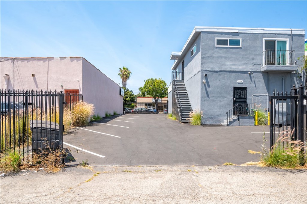 2517 W Beverly Boulevard Property Photo 40