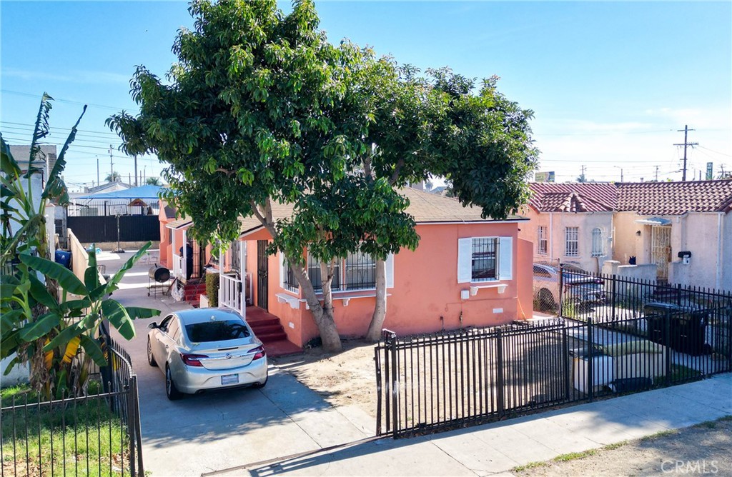 1214 W 85th Street Property Photo 3