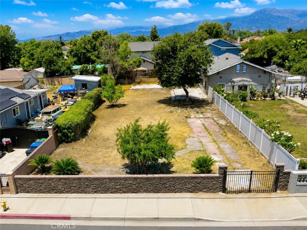 949 W Grand Ave Property Photo 1