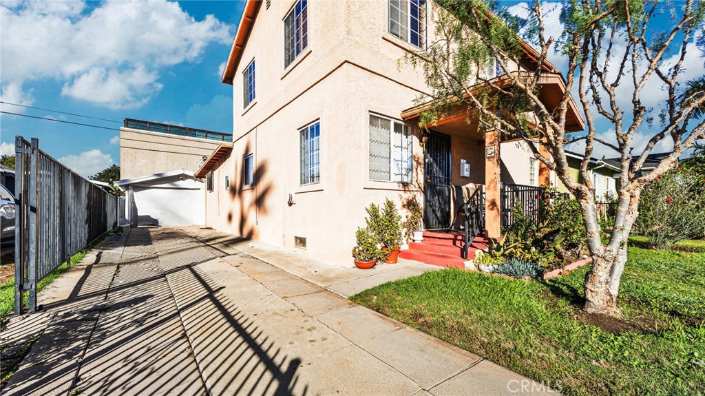 535 W Olive Street Property Photo 8
