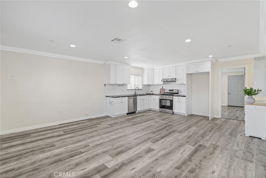 115 E Main Property Photo 14