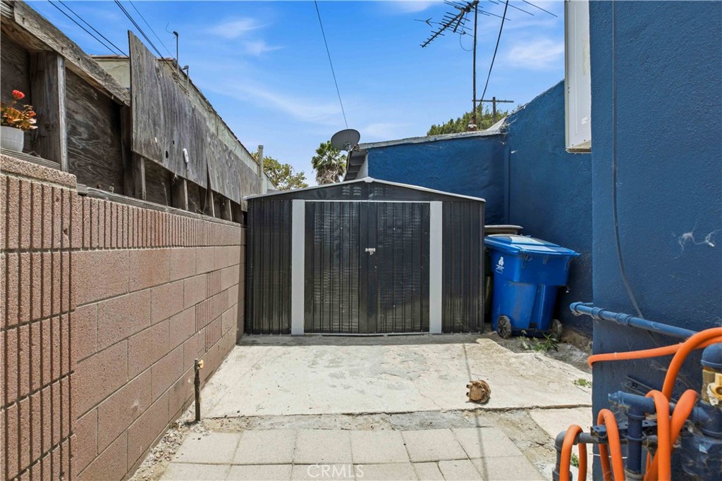 5964 S Halldale Property Photo 17