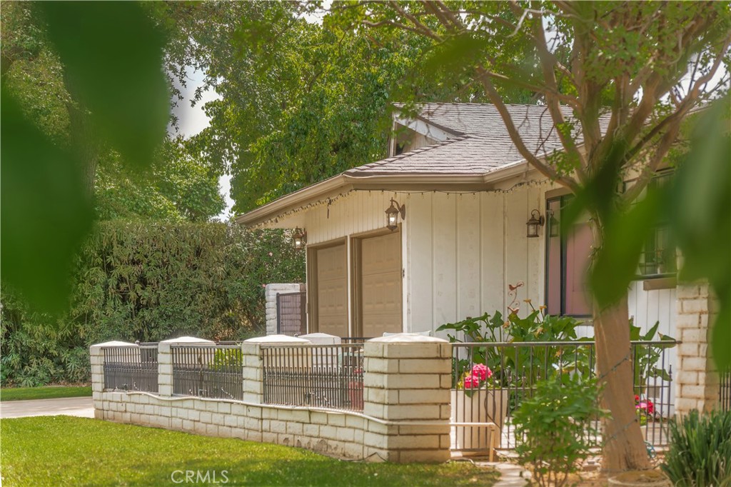 5739 N Pleasant Avenue Property Photo 10