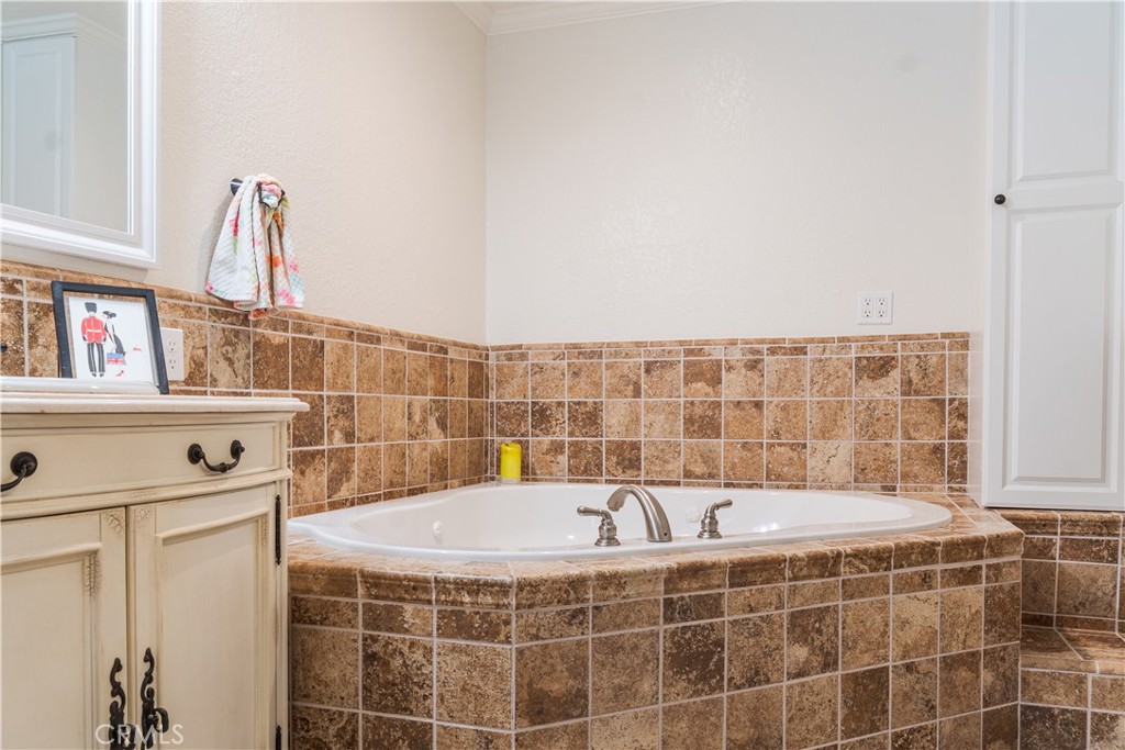 5739 N Pleasant Avenue Property Photo 45
