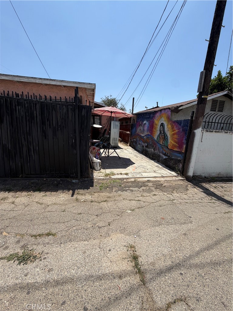 907 N Mott Street Property Photo 5