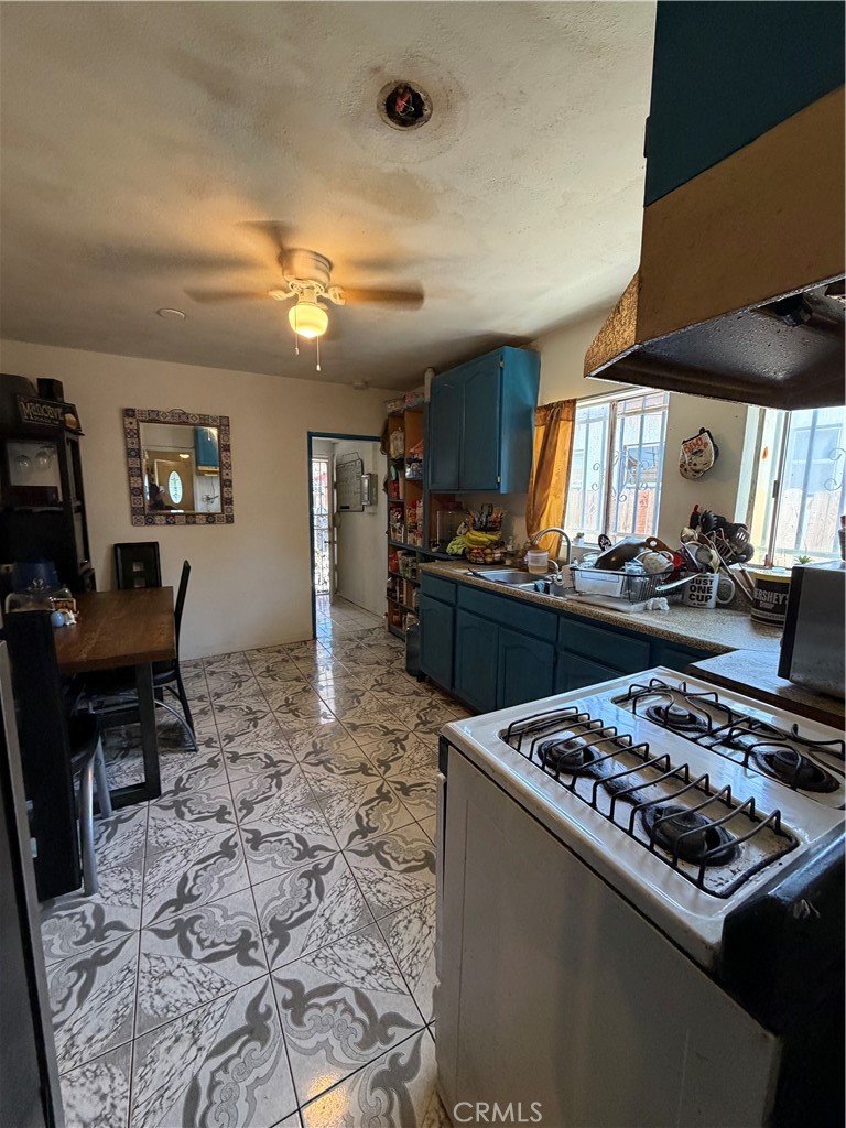 907 N Mott Street Property Photo 12