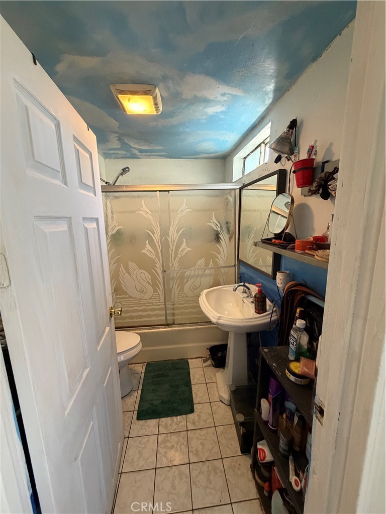 907 N Mott Street Property Photo 16