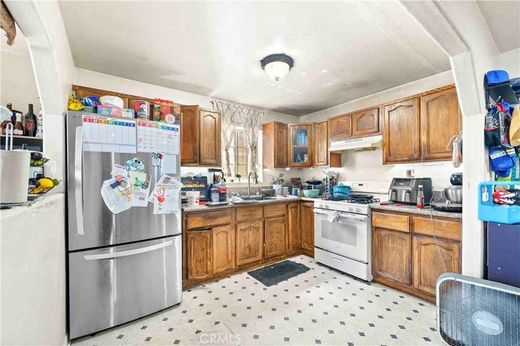 329 E 82nd Property Photo 3