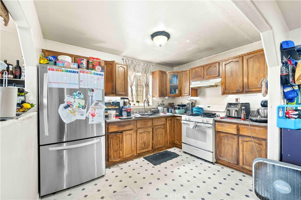 329 E 82nd Property Photo 3