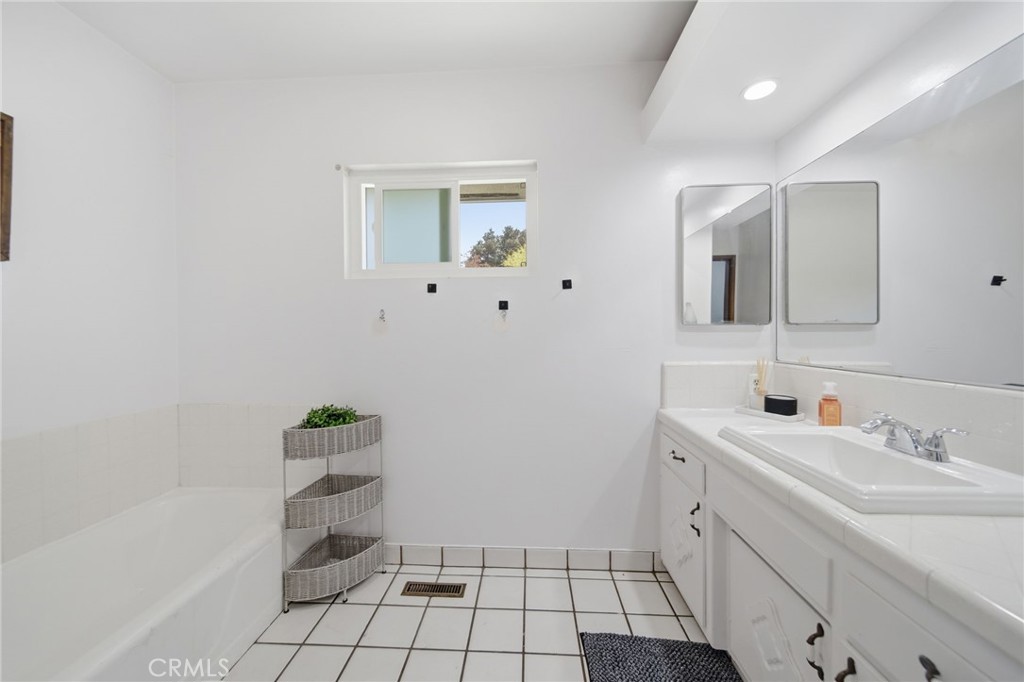 194 Monroe Avenue Property Photo 26