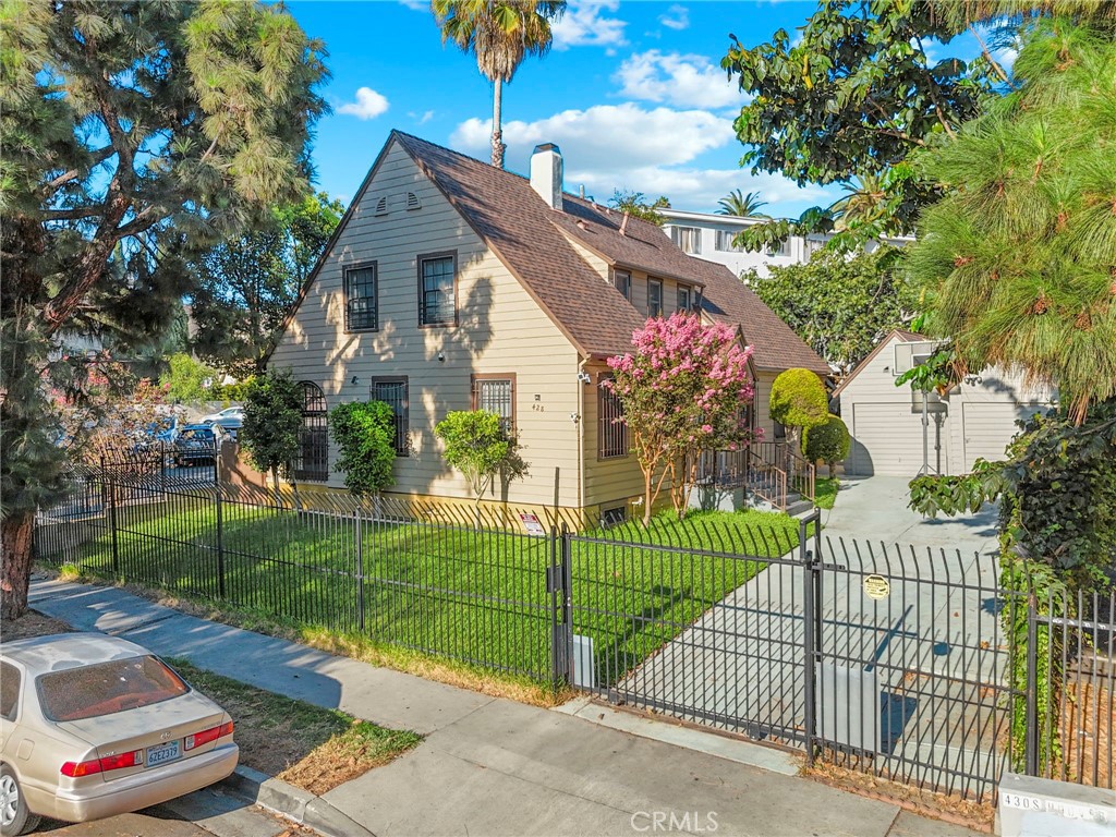 428 S Hoover. St. Property Photo 2