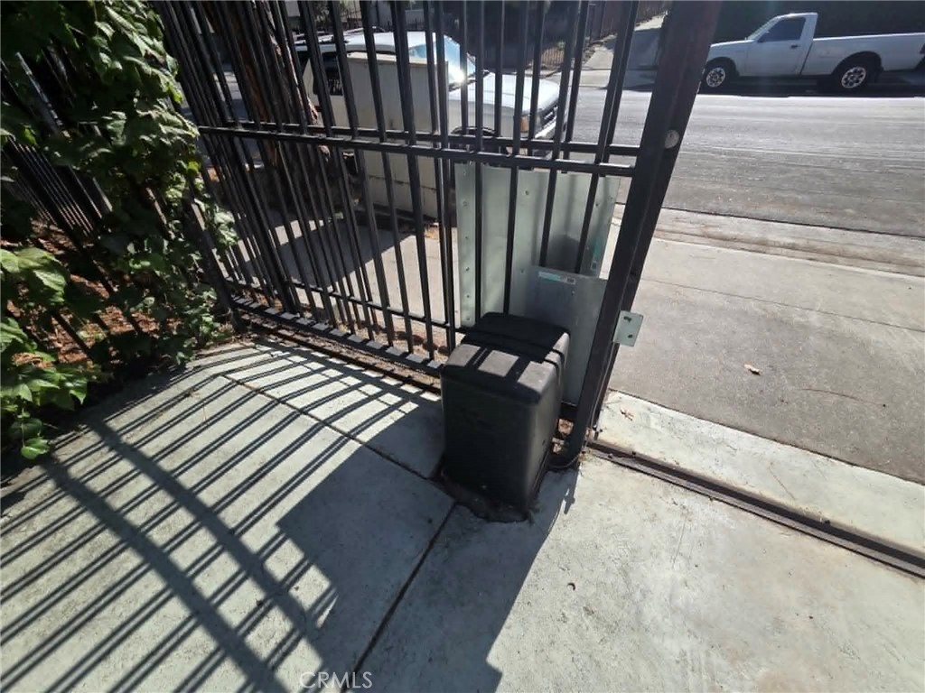 428 S Hoover. St. Property Photo 8
