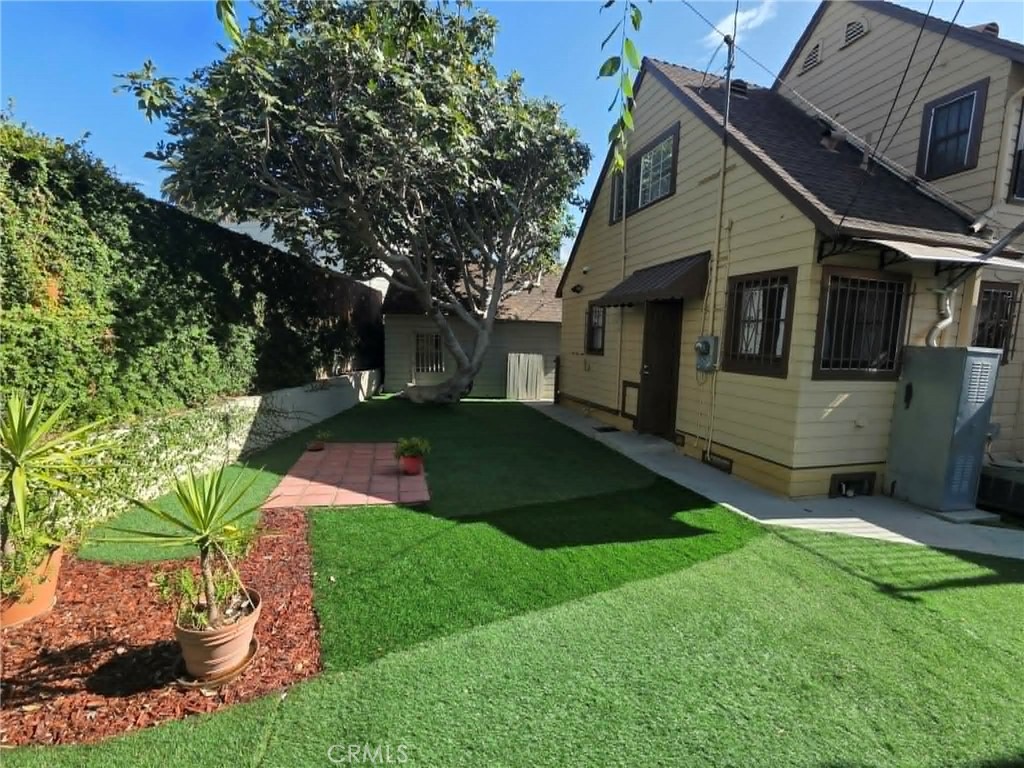 428 S Hoover. St. Property Photo 8