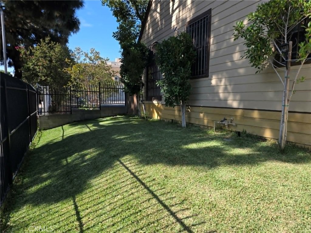 428 S Hoover. St. Property Photo 11