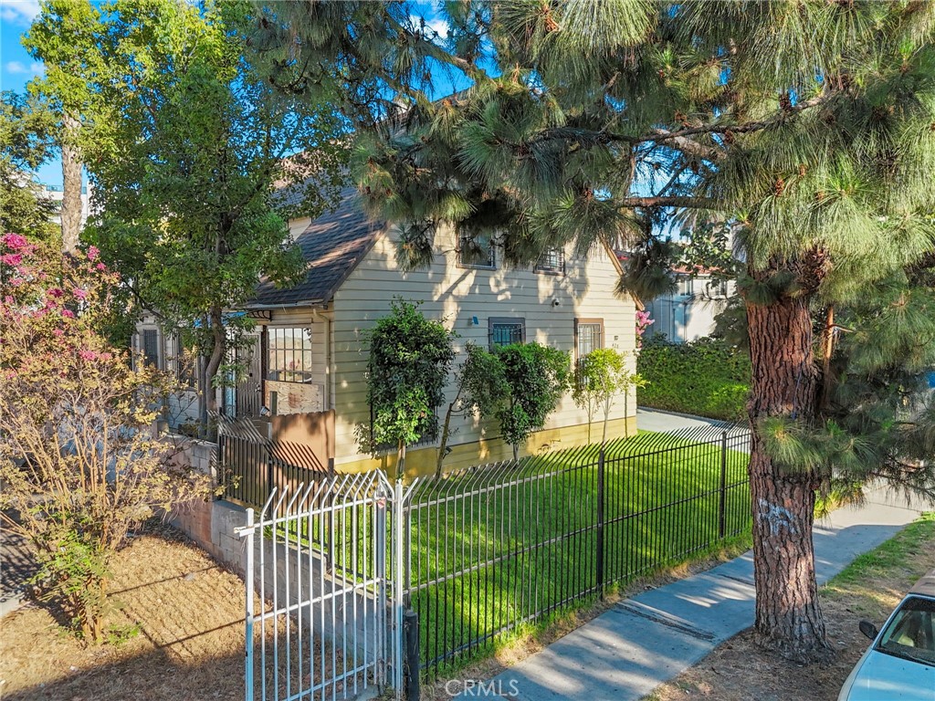 428 S Hoover. St. Property Photo 12