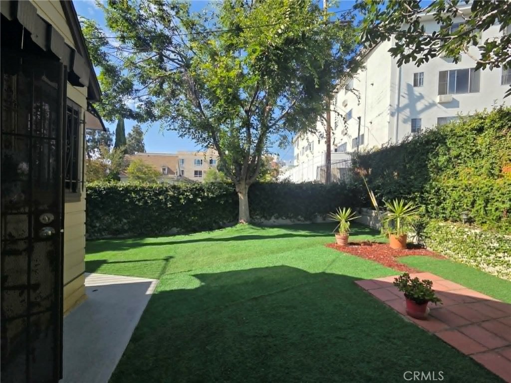 428 S Hoover. St. Property Photo 15