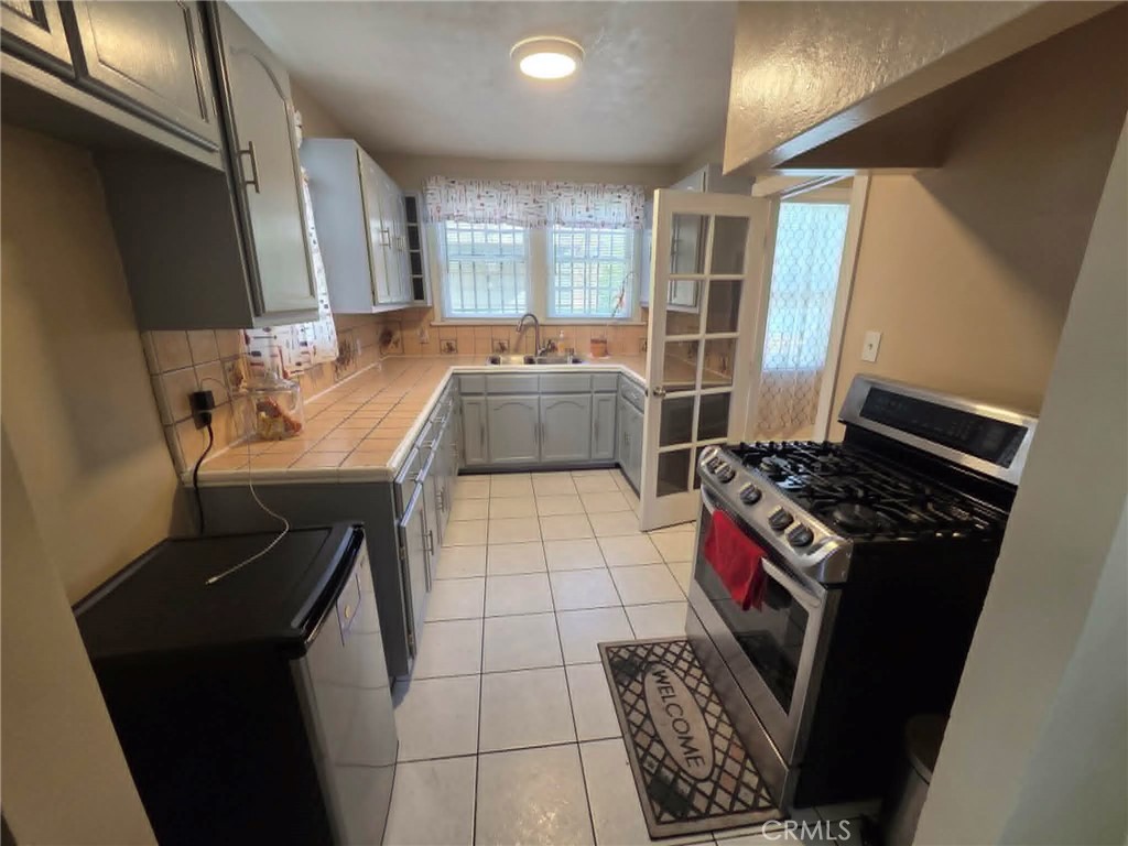 428 S Hoover. St. Property Photo 27