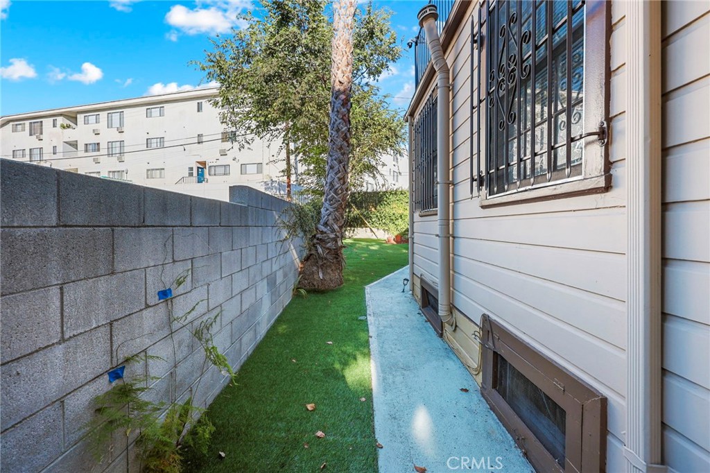 428 S Hoover. St. Property Photo 39