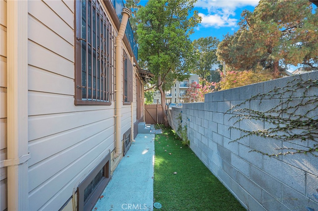 428 S Hoover. St. Property Photo 40